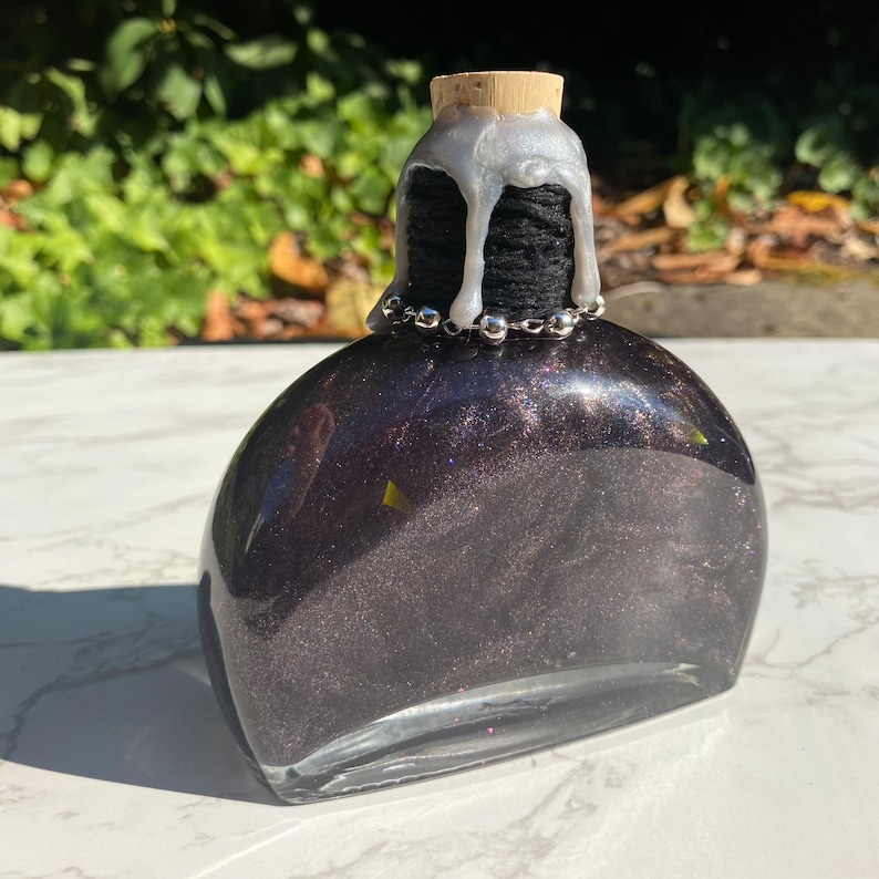 Bottled Starlight | Color Changing Decorative Potion Bottle | Fantasy Bookshelf Decor Bild 5