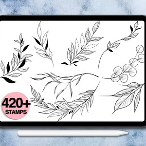 K&ouml;nnte beinhalten: Digitale Illustration von botanischen Blattstempeln auf einem Tablet. Die Schwarz-Wei&szlig;-Strichzeichnungen zeigen verschiedene Blattformen und -stile. Ein rosa Kreis in der unteren linken Ecke zeigt den Text "420+ STAMPS".