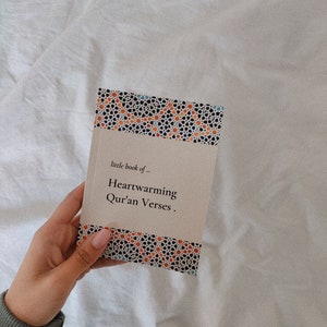 Little Book of Heartwarming Qu'ran Verses - Islamic, Eid, Ramadan, Nikkah, Muslim Gift Idea - Blue and Gold Mosaic Cover Design Smaller Size