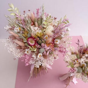 wildflower arrangement in pink