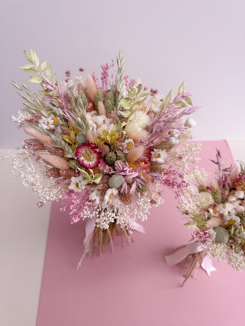 wildflower arrangement in pink
