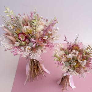 wildflower dried bouquet on pink background