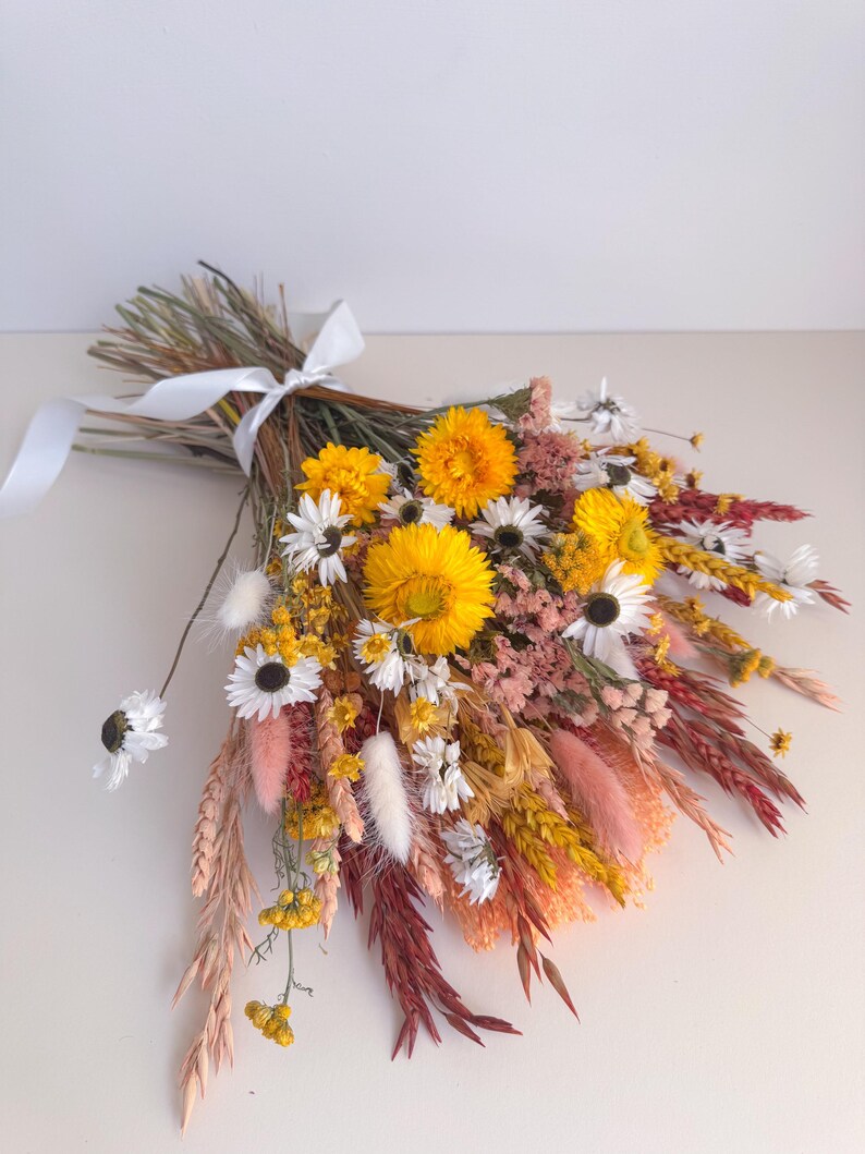 yellow daisy bouquet with burnt orange