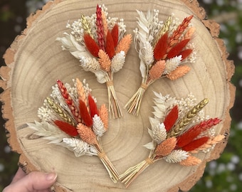 Burnt orange buttonhole | Orange dried flower boutonniere | Autumn themed wedding decor | Groomsman wedding pin | Orange wedding buttonhole