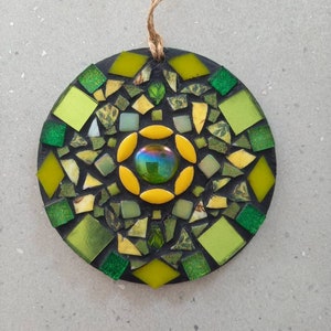 Garden Mosaic Circle, Garden art, gift for gardens, mosaic art, handmade decoration, Mothers gift, birthday/Valentines day, thanksgiving