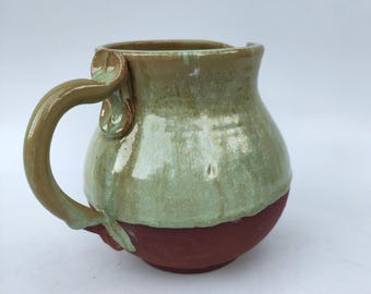 ハンドメイド陶器ピッチャー：ハンドル付き陶器製水差し、30オンス
