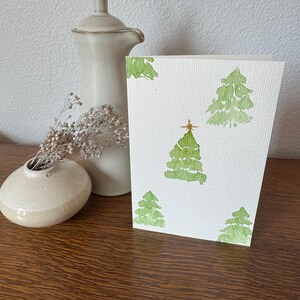 Tarjeta de felicitación original de árbol de Navidad perenne, pintada a mano y en acuarela. En blanco con sobre blanco. 15 x 10 cm.