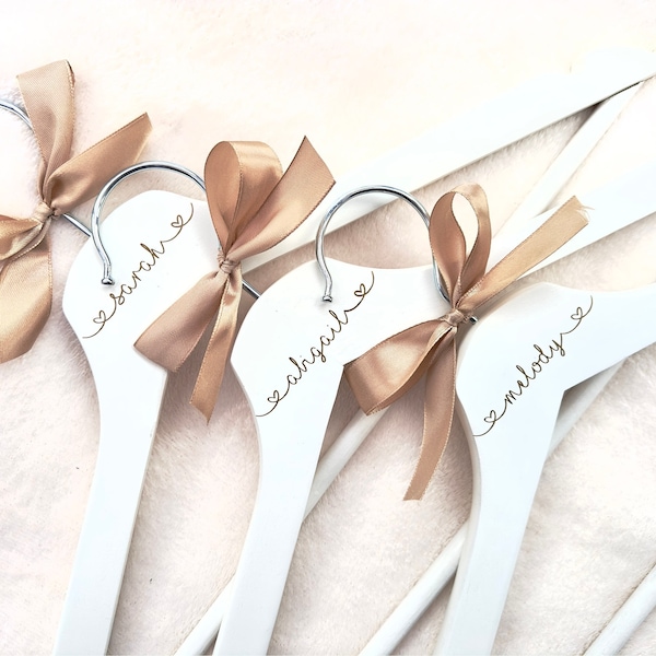 Personalised wooden hangers for wedding | wedding day | personalised detail | bride | bridesmaid | groom | gift | dress