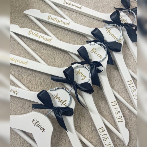 Personalised wooden hangers for wedding | wedding day | personalised detail | bride | bridesmaid | groom | gift | dress