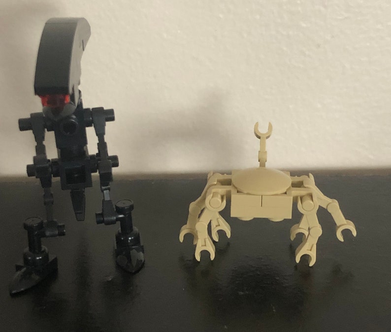 Alien Facehugger Minifigure image 3