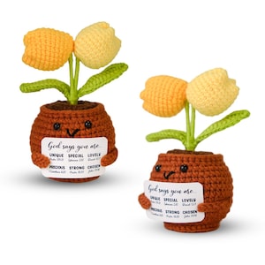 Tulipanes de crochet con detalles positivos, plantas de crochet, regalos inspiradores para amigas y compañeras de trabajo, decoración creativa y bonita con tarjeta positiva.