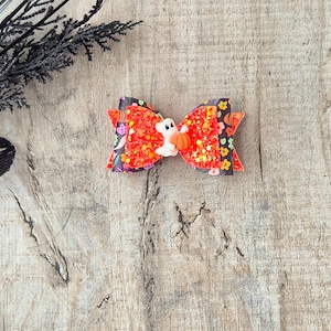 Halloween Hair bow with a  Cute Ghost and Glitter fabric . Perfect trick and treat Hair accessory or as a little girls Halloween gift.