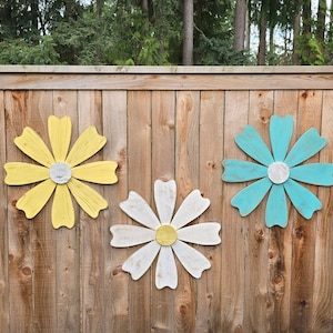 Rustic Wood Flower, Garden Flower, Wall Flower, Garden Decor, Patio Decor, Wood Flower, Fence Flower, Outdoor Wood Flower, Large Wood Flower
