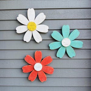 Rustic Wood Flower, Garden Flower, Wall Flower, Garden Decor, Wood Daisy, Wood Flower, Retro Wood Flower, Outdoor Wood Flower