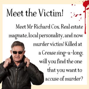 Puede incluir: Un hombre con una chaqueta de cuero negra y una expresi&oacute;n seria en su rostro. El texto dice "Meet the Victim! Meet Mr Richard Cox. Real estate magnate, local personality, and now murder victim! Killed at a Grease sing-a-long, will you find the one that you want to accuse of murder?"