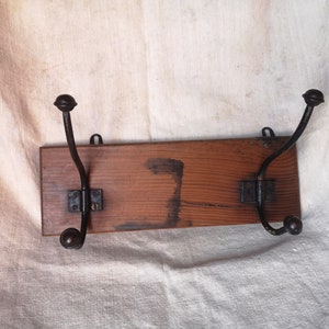 manteau et porte-chapeaux en bois vintage Français, deux chevilles en fer