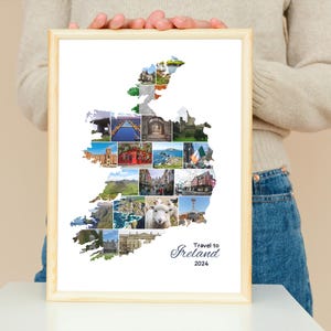Op de afbeelding: Een ingelijst afdruk van een collage van foto's van Ierland, in de vorm van een kaart van het land. De collage bevat afbeeldingen van bezienswaardigheden, landschappen en mensen. De tekst "Travel to Ireland 2024" is onder de collage afgedrukt.