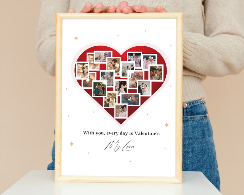Puede incluir: Una impresi&oacute;n enmarcada con un coraz&oacute;n rojo hecho de fotos m&aacute;s peque&ntilde;as. El coraz&oacute;n est&aacute; rodeado de purpurina dorada. El texto debajo del coraz&oacute;n dice "Contigo, cada d&iacute;a es San Valent&iacute;n Mi Amor".