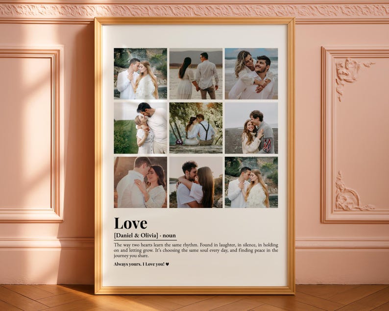 Peut inclure: Une impression encadr&eacute;e avec un cadre dor&eacute;, pr&eacute;sentant un collage de neuf photographies de couples. En dessous des photos, le mot "Love" est affich&eacute;, ainsi qu'une d&eacute;finition et un message romantique.