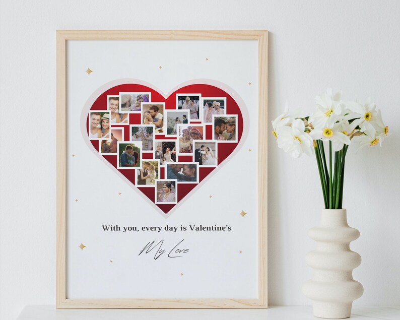 Puede incluir: Una impresi&oacute;n enmarcada con un coraz&oacute;n rojo hecho de fotos. El coraz&oacute;n est&aacute; rodeado de estrellas doradas. El texto "With you, every day is Valentine's My Love" est&aacute; impreso debajo del coraz&oacute;n.