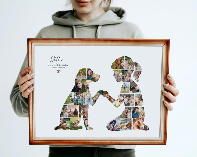Pu&ograve; includere: Una stampa incorniciata con una cornice in legno marrone, raffigurante un cane e una persona composti da pi&ugrave; foto. Il cane e la persona si toccano le zampe. La stampa include il nome "Jutta" e il testo "When I needed a Comfort, I found your Paw."