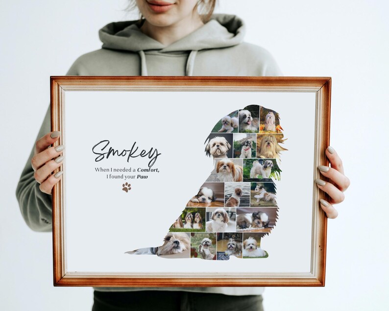 Puede incluir: Un marco de madera que contiene una impresi&oacute;n con un collage de fotos de perros Shih Tzu con forma de perro. El marco incluye el nombre "Smokey" y el texto "When I needed a Comfort, I found your Paw."