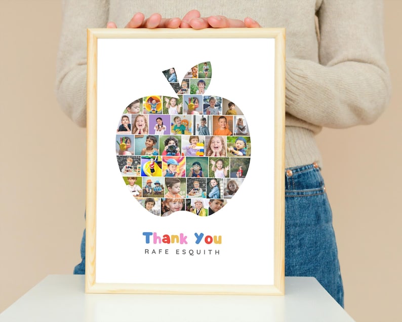 K&ouml;nnte beinhalten: Ein gerahmter Druck mit einer Collage von Kinderfotos in Apfelform. Die Worte "Thank You" sind in bunten Buchstaben geschrieben, darunter der Name "Rafe Esquith". Der Rahmen ist aus hellem Holz gefertigt.