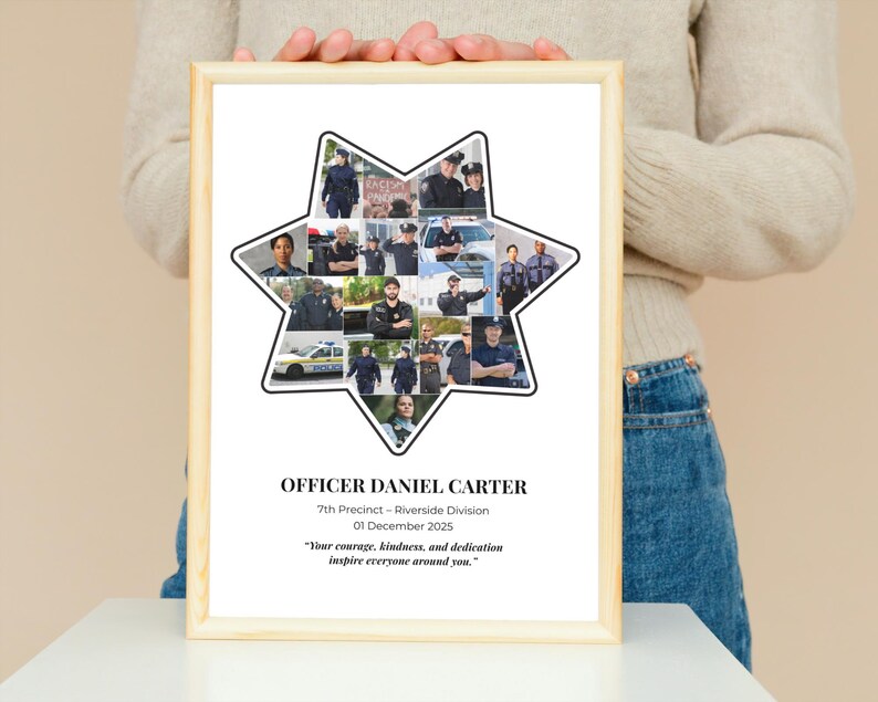 K&ouml;nnte beinhalten: Ein gerahmter Druck mit einer sternf&ouml;rmigen Collage von Fotos von Polizisten. Der Druck enth&auml;lt den Text "OFFICER DANIEL CARTER" und ein Zitat &uuml;ber Mut und Freundlichkeit. Der Rahmen ist hellbraun.