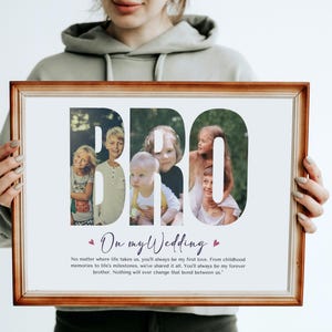 Peut inclure: Une impression encadr&eacute;e avec le mot "BRO" &eacute;crit en grandes lettres. Chaque lettre est remplie d'une photo diff&eacute;rente d'une personne. L'impression comporte un message sous le mot "BRO" qui se lit comme suit : "On my Wedding. No matter where life takes us, you'll always be my first love. From childhood memories to life's milestones, we've shared it all. You'll always be my forever brother. Nothing will ever change that bond between us."