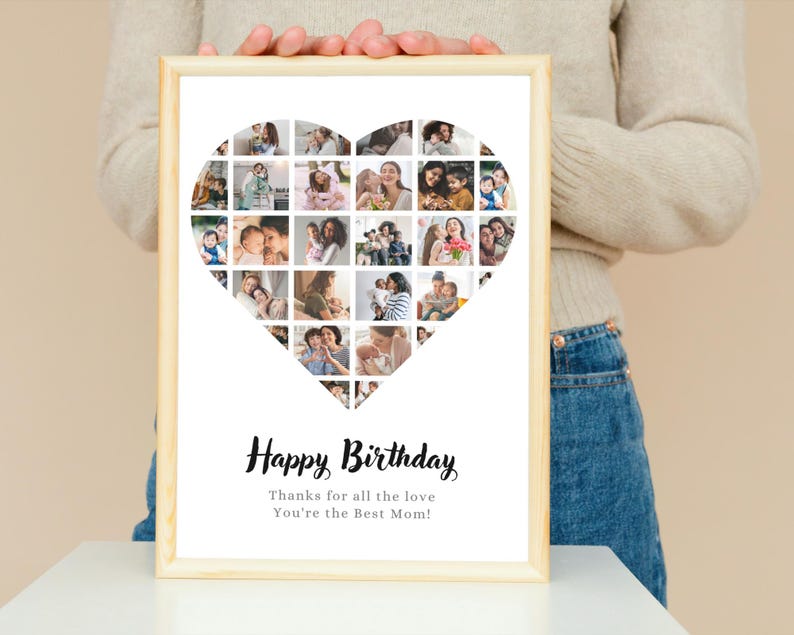Może przedstawiać: Biały kolaż zdjęć w drewnianej ramie, w kształcie serca, ze zdjęciami rodziny. Tekst "Happy Birthday" jest napisany czarnym, ozdobnym pismem pod kolażem. Tekst "Thanks for all the love You're the Best Mom!" jest napisany czarnym drukiem pod pozdrowieniem urodzinowym.