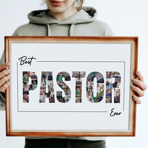 K&ouml;nnte beinhalten: Ein gerahmtes Foto-Collage mit den Worten "Best Pastor Ever" in schwarzem Text. Das Wort "Pastor" besteht aus kleineren Fotos von Menschen.