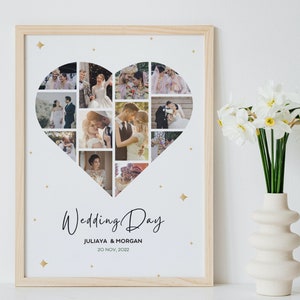 Pu&ograve; includere: Una stampa incorniciata con un collage di foto di matrimonio a forma di cuore. La stampa ha uno sfondo bianco con stelle dorate e il testo "Wedding Day" con i nomi "Juliaya & Morgan" e la data "20 Nov, 2022".