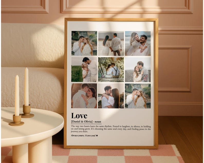 Peut inclure: Un cadre avec neuf photos d'un couple, avec le mot "Love" et une d&eacute;finition en dessous. Les photos sont dispos&eacute;es en grille, montrant diff&eacute;rents moments. Le cadre est de couleur marron clair.