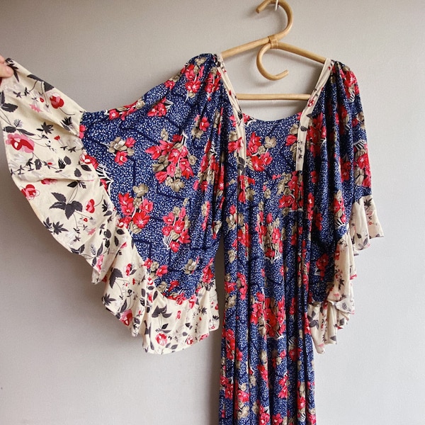 70er Original Vintage Kleid mit riesigen Ärmeln aus Baumwolle mit floralem Print, Größe XXS/XS