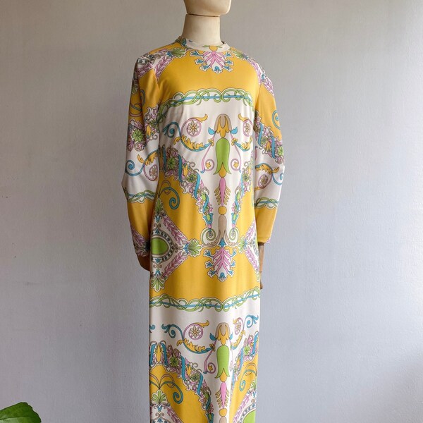 Vintage 70er Kleid mit floralen Ornamenten in Pastellfarben
