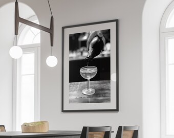 Champagner gießen schwarz weiß Druck, Barwagen Kunst (digitaler Download)