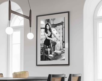 Black and White Spaghetti Print Woman Eating Pasta Poster Kitchen Wall Art Dining Room Wall Decor Italy Food Cooking Poster Digital Download