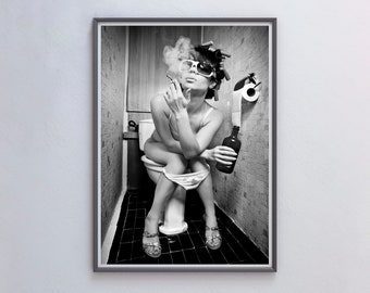 Schwarz-weißes Badezimmer-Wandbild, Badezimmer-Rauch-Poster, lustige Frau, die auf der Toilette raucht, feministisches Poster, Badezimmer-Wanddekoration, Kunstdruck