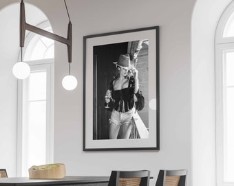 Cowgirl mit Hut Wein Druck, schwarz weiss Modefotografie (digitaler Download)