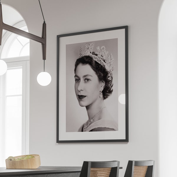 Queen Elizabeth Poster, Vintage Print, Queen Elizabeth Print, Queen Elizabeth Photo, Queen Of England, Home Decor, Wall Art Print, Canvas