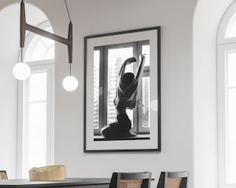 Frau am Fenster schwarz weiß Fashion Print (Digitaler Download)