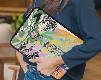 Funda para portátil colorida con arte inspirador: diseño original para estudiantes, creativos o como regalo de vuelta al cole. Estuche ilustrado único.