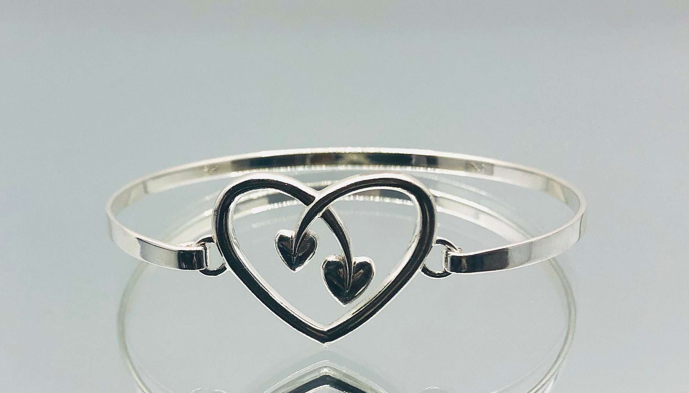 本格派ま！ Sterling Silver Triple Heart Bangle Vintage - Etsy アクセサリー