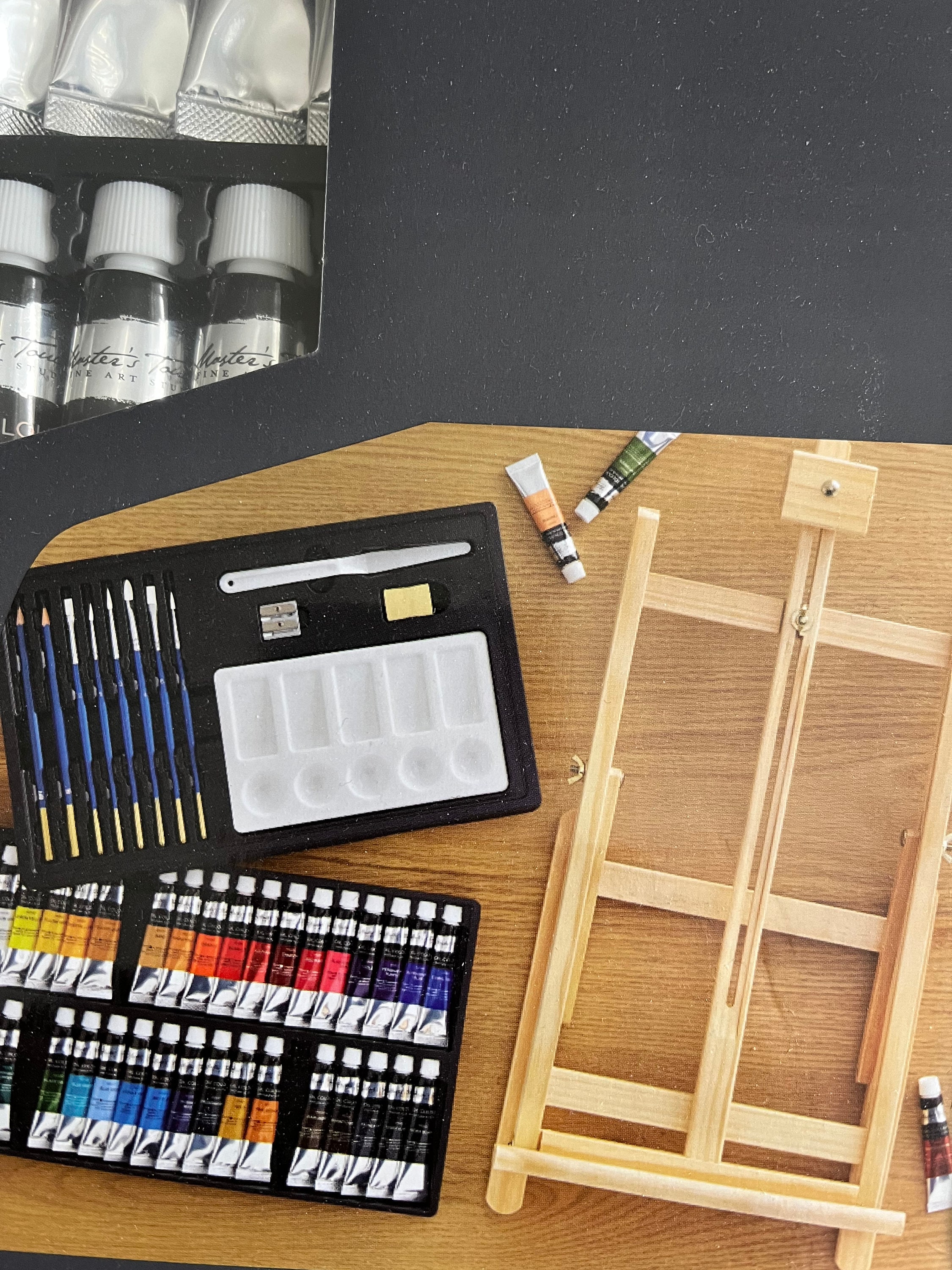 Art Supplies, 240-Piece Drawing Art kit, Gifts Art Set Case with Double  Sided Trifold Easel, Includes Oil Pastels, Crayons, Colored Pencils,  Watercolor Cakes, Sketch Pad (BLACK) 