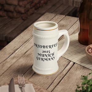 Oktoberfest 2025 bierpul mok - perfect voor bierliefhebbers, Oktoberfest-vieringen, feestelijk cadeau, uniek ontwerp, keramische pul