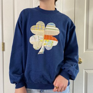 M - Quilt Patch Clover on Vintage Sweatshirt handmade one of a kind reworked repurposed secondhand fashion - Blue