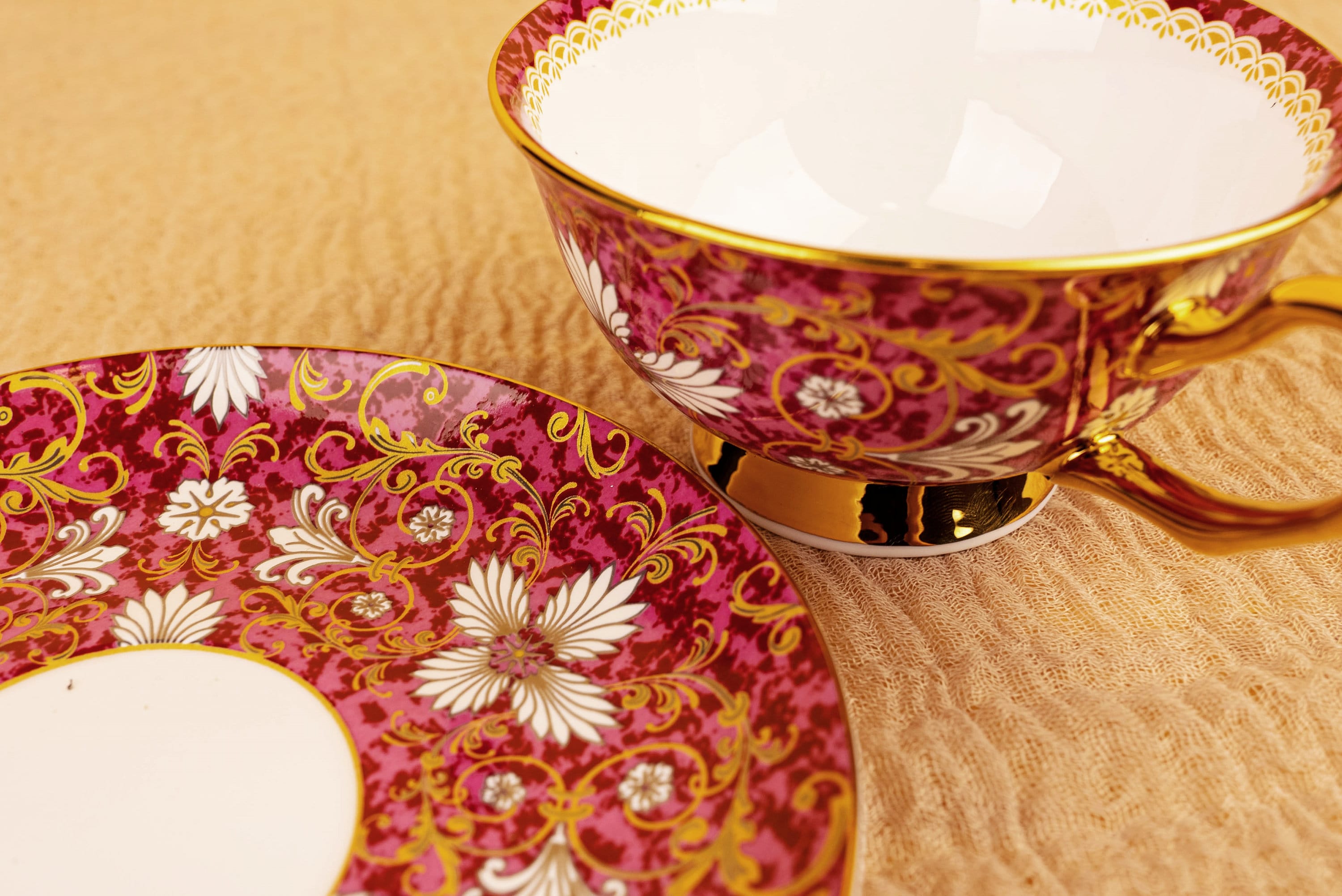 Vintage England Flower Bone China Red Blue Teacup Saucer Spoon Set vintage-england-flower-bone-china-red-blue-teacup-saucer-spoon-set