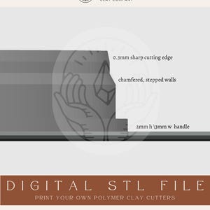 Op de afbeelding: Een digitale STL-bestand voor polymeerklei-snijders. Het ontwerp heeft een scherpe snijkant van 0,3 mm, afgeschuinde, getrapte wanden en een handvat van 2 mm hoog x 3 mm breed. Het logo van Prism Clay Company staat bovenaan.