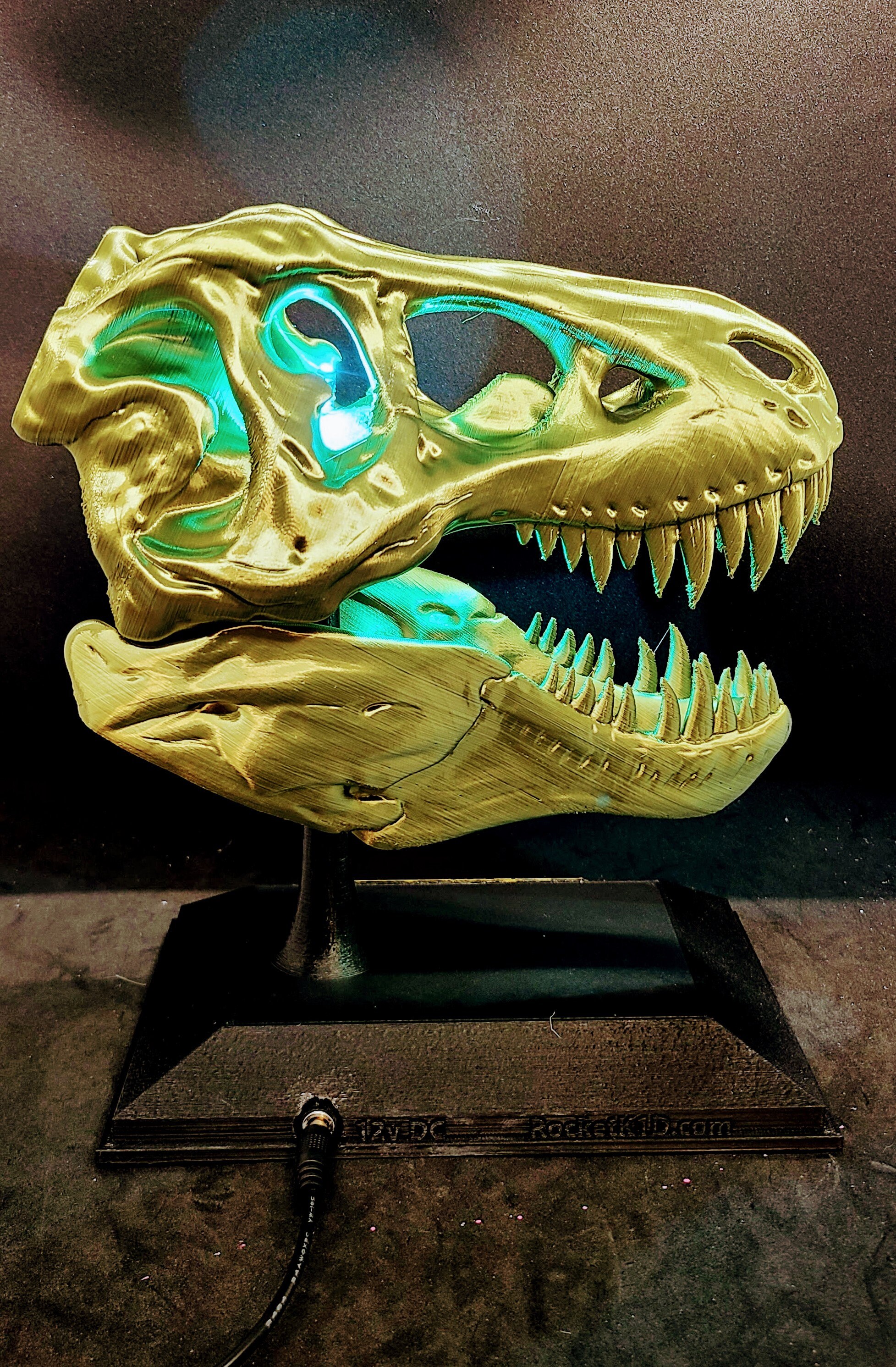 La lampe frontale originale à DEL DinoBryte - Lampe frontale dinosaure T-Rex  pour enfants