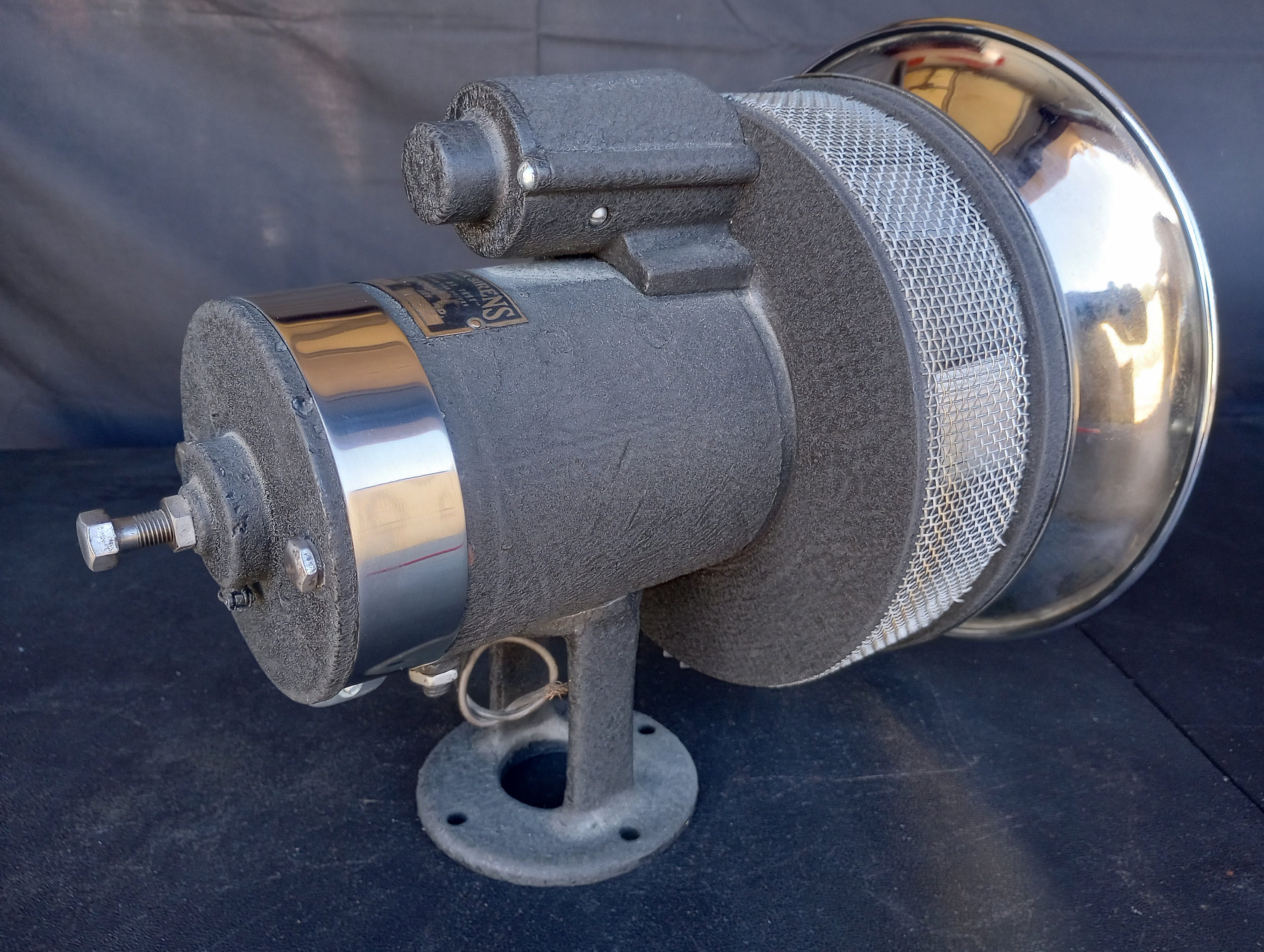 Model 8RLR Siren by Hedberg Super Sirens, 1930's - Etsy